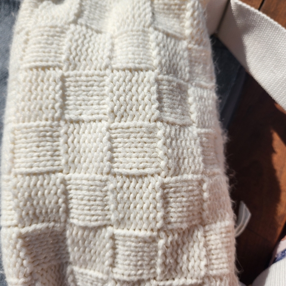 Cozy Checkerboard Knit Shoulder Bag - Chic Ivory Woven Texture - Picture 3 of 10